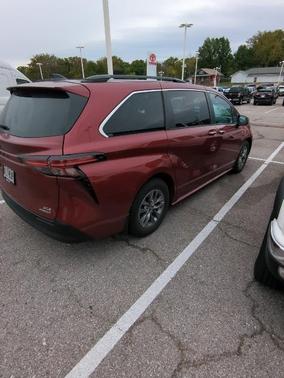 2021 Toyota Sienna XLE 8 Passenger