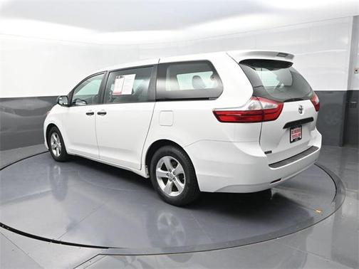2017 Toyota Sienna SE
