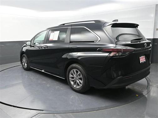 2024 Toyota Sienna XLE