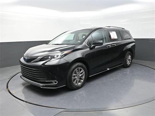 2024 Toyota Sienna XLE