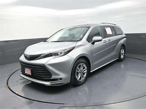 2024 Toyota Sienna XLE