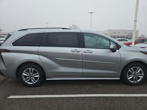 2024 Toyota Sienna XLE