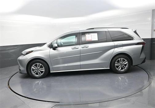 2024 Toyota Sienna XLE