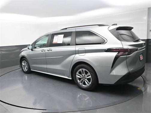 2024 Toyota Sienna XLE