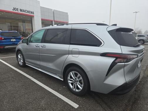 2024 Toyota Sienna XLE