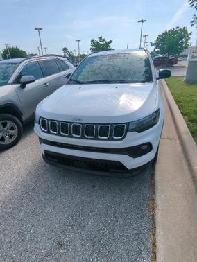 Bright White Clearcoat 2024 Jeep Compass Latitude