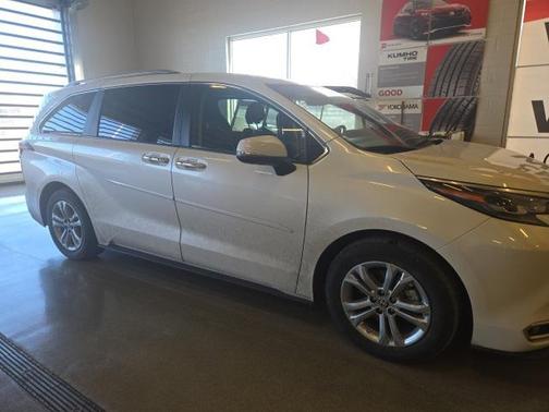 2024 Toyota Sienna Platinum