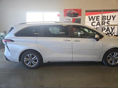 2024 Toyota Sienna Platinum