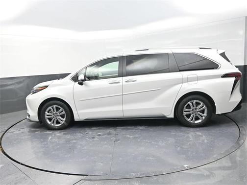 2024 Toyota Sienna Platinum