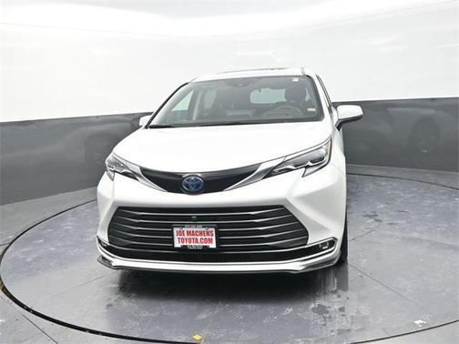 2024 Toyota Sienna Platinum