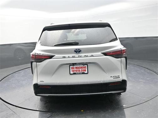 2024 Toyota Sienna Platinum