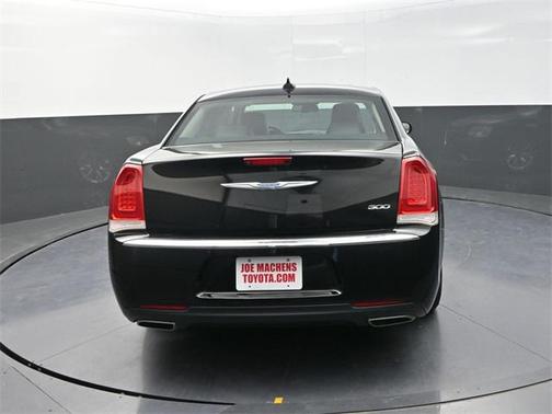 2018 Chrysler 300 Touring