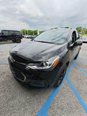 Mosaic Black Metallic 2022 Chevrolet Trax LT