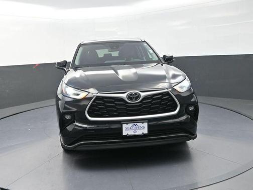 Midnight Black Metallic 2024 Toyota Highlander XLE