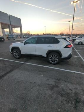 2025 Toyota RAV4 XLE Premium