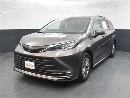 2021 Toyota Sienna XLE 8 Passenger