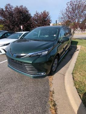 2024 Toyota Sienna XLE
