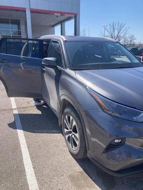 Magnetic Gray Metallic 2022 Toyota Highlander XLE