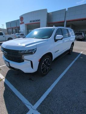 2023 Chevrolet Suburban RST