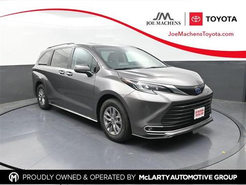 2024 Toyota Sienna XLE