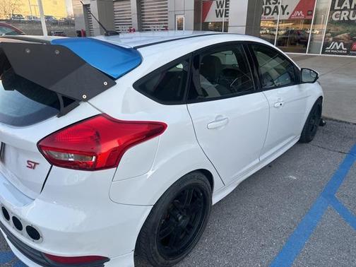 2018 Ford Focus ST 