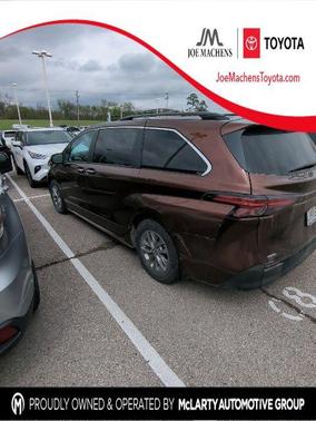 Sunset Bronze Mica 2022 Toyota Sienna XLE