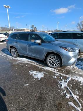 2022 Toyota Highlander Platinum