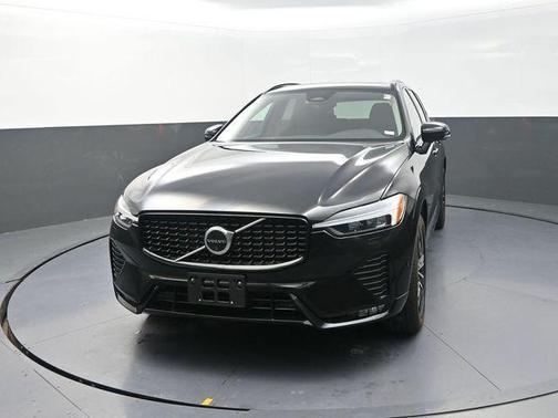 Onyx Black Metallic 2025 Volvo XC60 B5 Plus