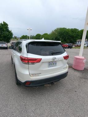 Blizzard Pearl 2018 Toyota Highlander SE