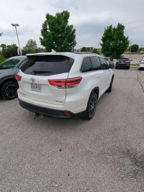 Blizzard Pearl 2018 Toyota Highlander SE