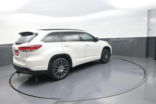 Blizzard Pearl 2018 Toyota Highlander SE