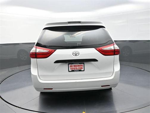 2019 Toyota Sienna SE