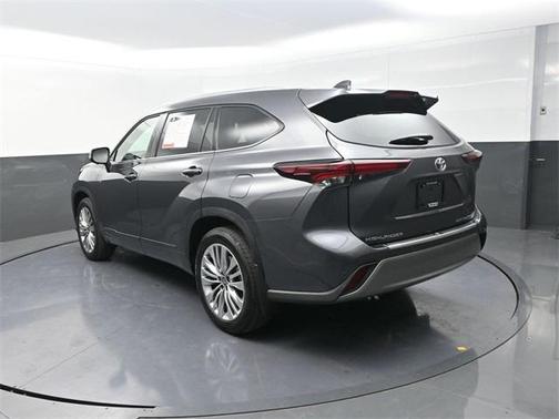 2025 Toyota Highlander Platinum