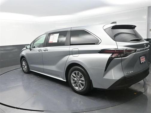 2025 Toyota Sienna LE