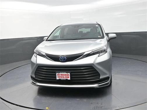 2025 Toyota Sienna LE