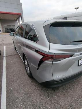 2025 Toyota Sienna LE