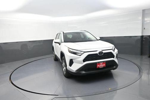 Ice Cap 2025 Toyota RAV4 XLE