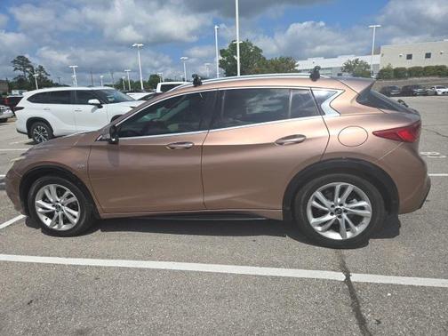 2018 INFINITI QX30 Premium