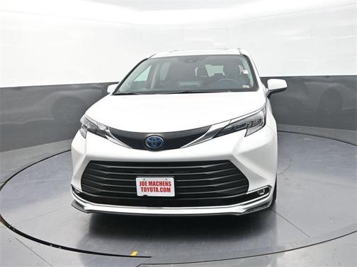 2024 Toyota Sienna XLE