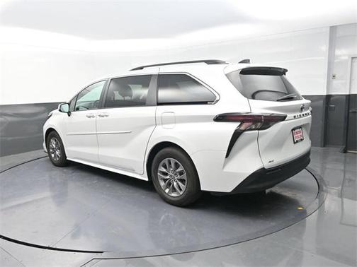 2024 Toyota Sienna XLE