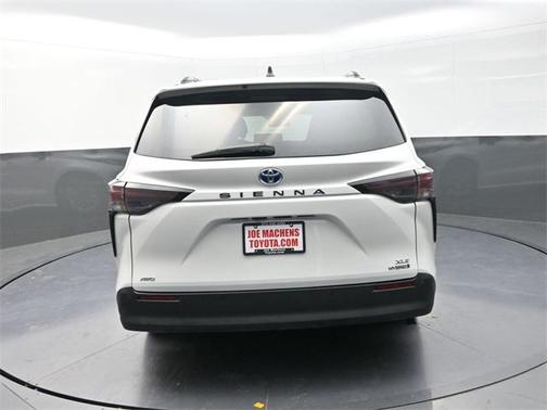 2024 Toyota Sienna XLE