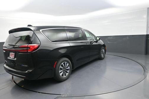 Brilliant Black Crystal Pearlcoat 2024 Chrysler Pacifica Hybrid Select