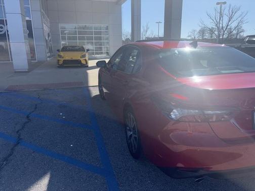 2023 Toyota Camry Hybrid XLE