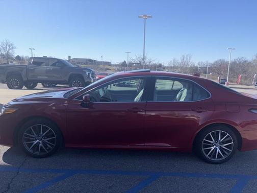 2023 Toyota Camry Hybrid XLE