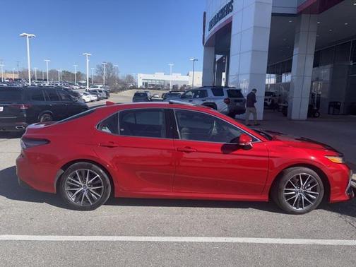 2023 Toyota Camry Hybrid XLE