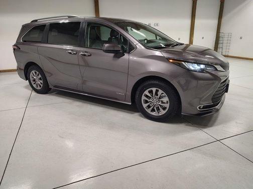 2021 Toyota Sienna XLE