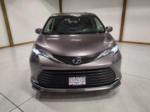 2021 Toyota Sienna XLE