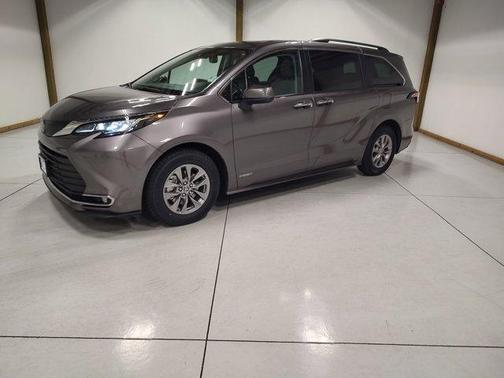 2021 Toyota Sienna XLE