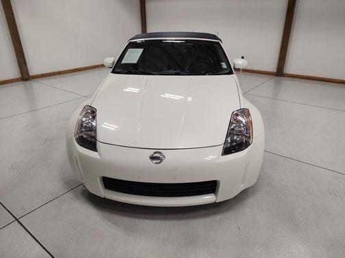 White 2004 Nissan 350Z Touring