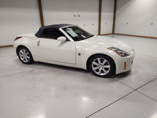 White 2004 Nissan 350Z Touring